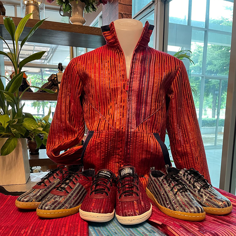 เสื้อแจ็คเก็ตจากป้ายไวนิล